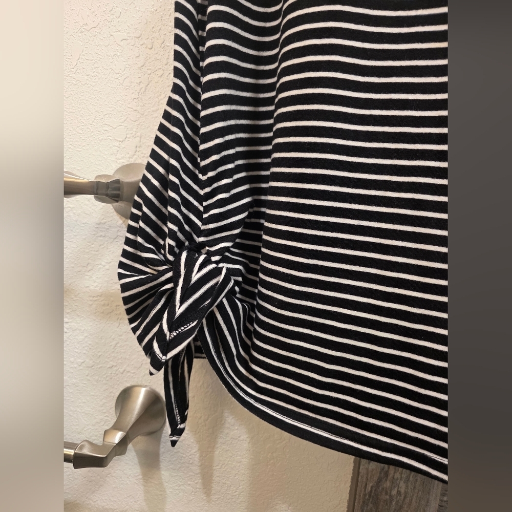 She + Sky Black and White Striped Sleeveless Top - Picture 2 of 2